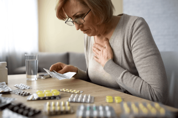 خود سے دوائیاں لینے کا اصل نقصان