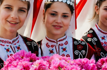 Zindagi Pro website Girls with flowers